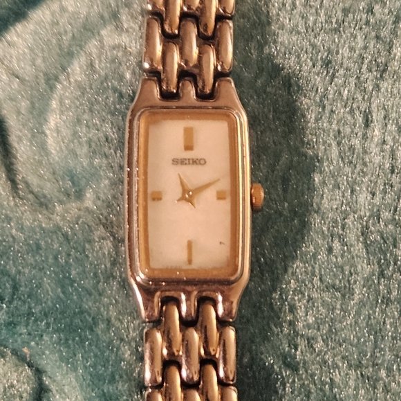 Seiko Silver and Gold Women´s Tank Watch